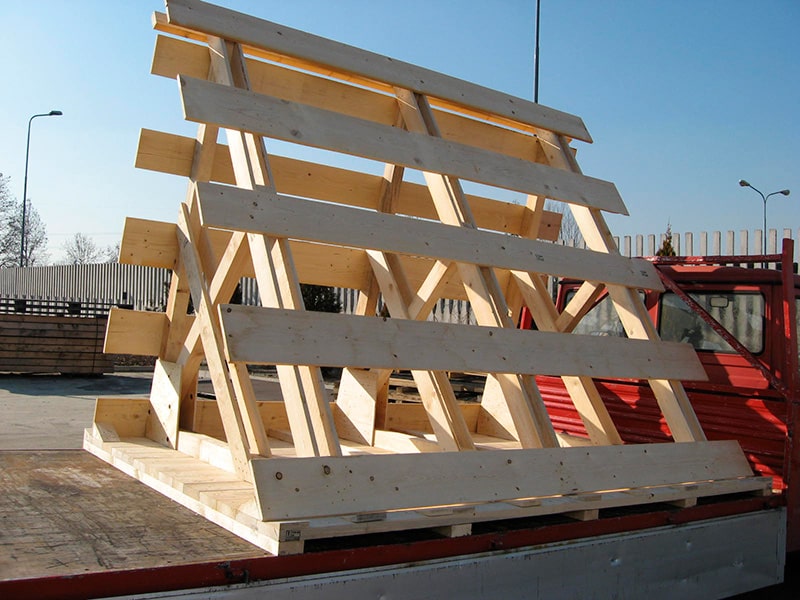 Gabbie in legno progettate su misura per il trasporto di vetrate artistiche di grandi dimensioni.