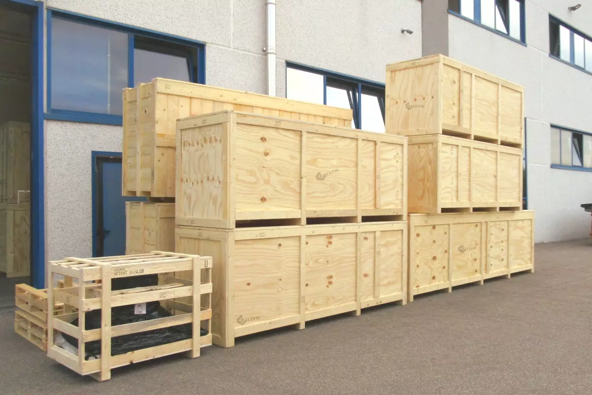 Produzione imballi in legno su misura, casse e gabbie in legno e compensato HT per imballare