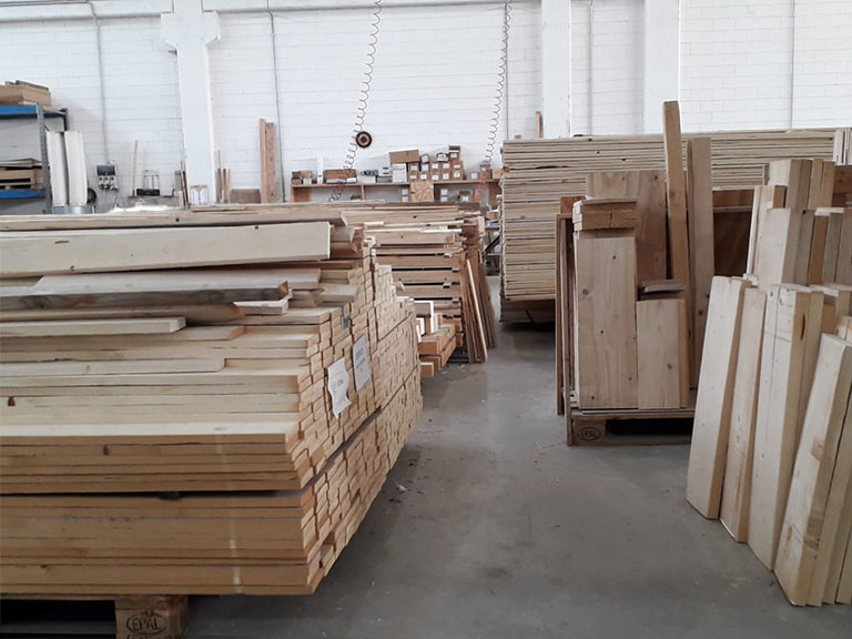 Tavole in legno HT ISPM-15 su misura e standard, ideali per progetti personalizzati e di qualità.