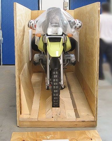 Imballare-motoveicoli-per-trasporto-cassa-legno-frontale