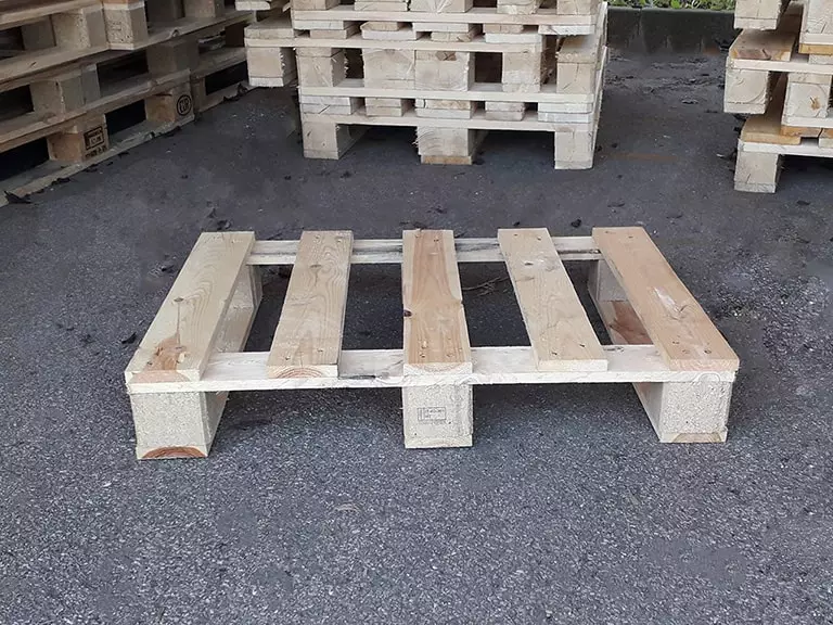 Pallet in legno pressato, 100 x 120 x 13,5 cm - Pallet