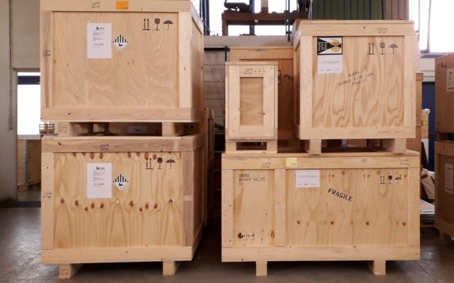 Casse in legno HT prodotte su misura per imballaggio Ispm15 Fitok. Cefis imballaggi industriali imballa merce di ogni tipo e produce imballaggi in legno costruiti ad hoc per la merce da spedire.