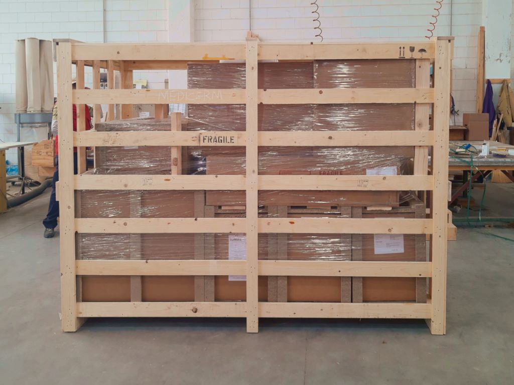 Imballi in legno: gabbia per la spedizione di merce già imballata dal cliente in scatole di cartone