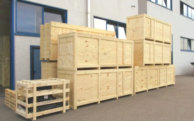 Produzione imballi in legno su misura, casse e gabbie in legno e compensato HT per imballare
