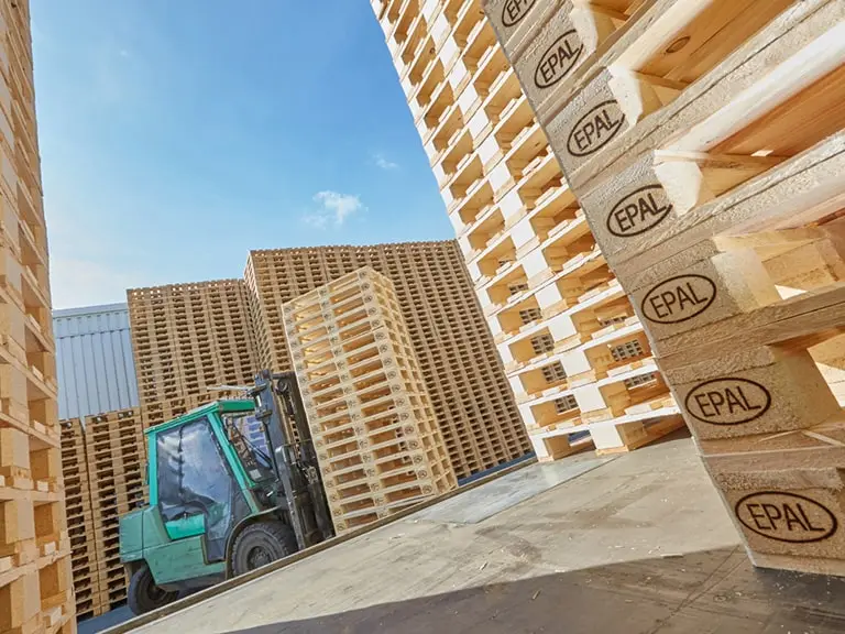 Pallet EPAL per movimentazione e stoccaggio globale. Cefis Imballaggi in legno, Cormano MI.