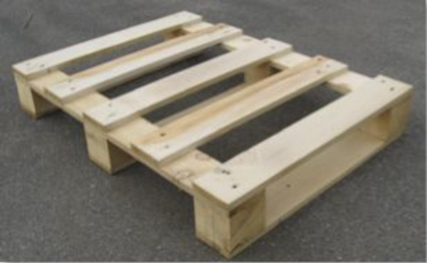 Pallet in legno con pianale pieno 