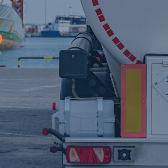 5 merci pericolose di uso comune: come spedirle in sicurezza via strada e aereo