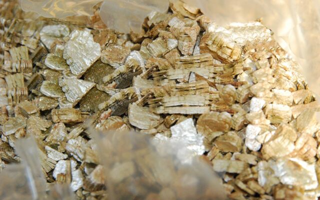 Vermiculite materiale assorbente per l'imballaggio, l'edilizia, il giardinaggio e come materiale assorbente anche per uso domestico